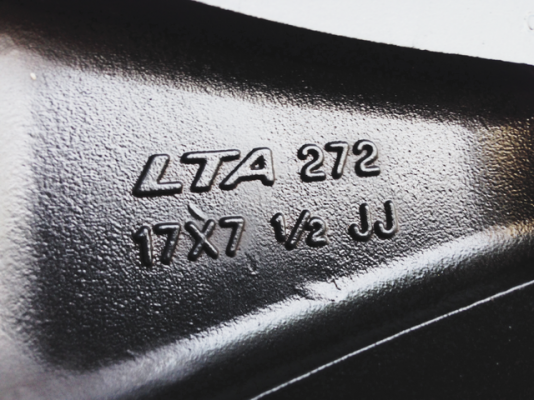 ล้อ VIP ขอบ17 สภาพสวย พร้อมยางดอกเต็ม ราคาไม่แพง ล้อ VIP ขอบ17 สภาพสวย พร้อมยางดอกเต็ม ราคาไม่แพง