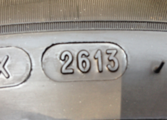 ยาง Michelin 235 55 17 กลางปี13 ดอกสวย พร้อมใช้งาน ราคาไม่แพง