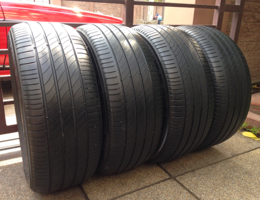 ยาง Michelin 235 55 17 กลางปี13 ดอกสวย พร้อมใช้งาน ราคาไม่แพง