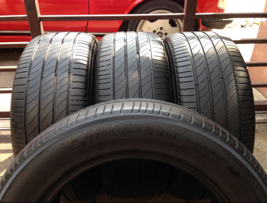 ยาง Michelin 235 55 17 กลางปี13 ดอกสวย พร้อมใช้งาน ราคาไม่แพง