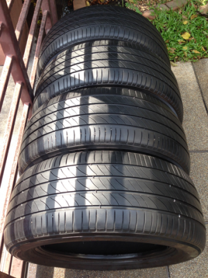 ยาง Michelin 235 55 17 กลางปี13 ดอกสวย พร้อมใช้งาน ราคาไม่แพง