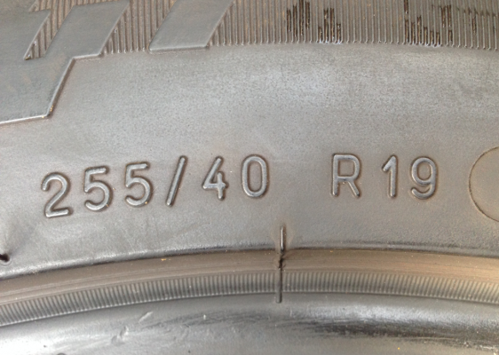 ยาง Michelin pilot sport  หน้า 255 40 19 หลัง 275 35 19 ดอกเต็ม ไม่มีปะ พร้อมใช้งาน ราคาไม่แพง