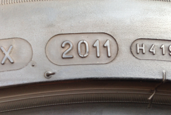 ยาง Michelin pilot sport  หน้า 255 40 19 หลัง 275 35 19 ดอกเต็ม ไม่มีปะ พร้อมใช้งาน ราคาไม่แพง