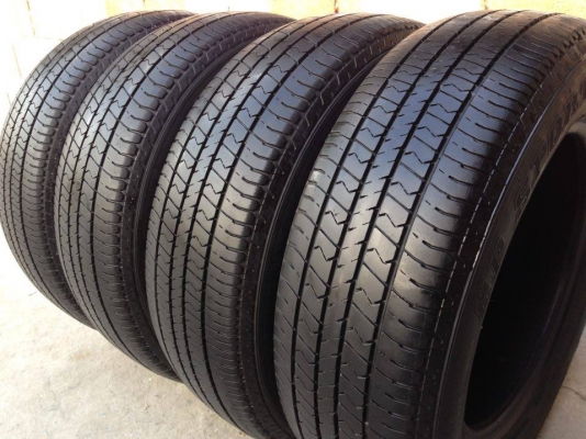 ยาง DUNLOP 205-65-15 ปี 14 4 เส้น 3500  สภาพสวยๆไม่บวมดอกยางเหลือเยอะวิ่งใด้อีกนานค่ะ