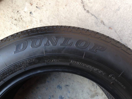 ยาง DUNLOP 205-65-15 ปี 14 4 เส้น 3500  สภาพสวยๆไม่บวมดอกยางเหลือเยอะวิ่งใด้อีกนานค่ะ