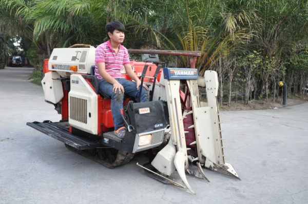 ขายรถเกี่ยว นวดข้าวyanmar ca13 ดีเซล3สูบ แรง สวยเดิมจากญี่ปุ่น 48,000เท่านั้น!!