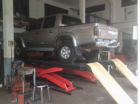 TOYOTA SPORTCRUISER2.5D4D 4x4 ฟรีล็อค โฟวีลปี45 สีเดิมกันร้อนเดิมกะโปรงเดิม คานหน้าเดิม ซอกเดิม ตะเข็บประตูเดิม