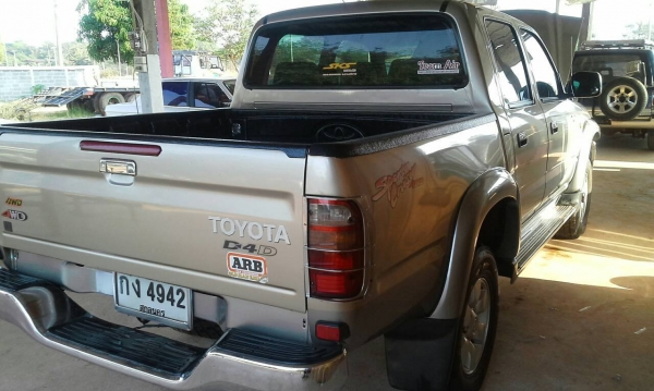 TOYOTA SPORTCRUISER2.5D4D 4x4 ฟรีล็อค โฟวีลปี45 สีเดิมกันร้อนเดิมกะโปรงเดิม คานหน้าเดิม ซอกเดิม ตะเข็บประตูเดิม