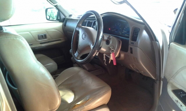 TOYOTA SPORTCRUISER2.5D4D 4x4 ฟรีล็อค โฟวีลปี45 สีเดิมกันร้อนเดิมกะโปรงเดิม คานหน้าเดิม ซอกเดิม ตะเข็บประตูเดิม