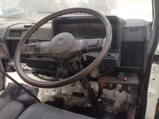 ขายรถ4ล้อ อีซูซุเครื่องC240 เครื่องแน่นแซสซีสวย ไม่มีทะเบียนขายตามสภาพครับ ขาย 47000 บาท