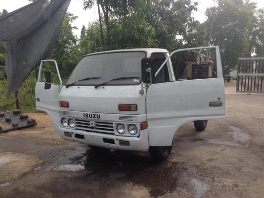 ขายรถ4ล้อ อีซูซุเครื่องC240 เครื่องแน่นแซสซีสวย ไม่มีทะเบียนขายตามสภาพครับ ขาย 47000 บาท