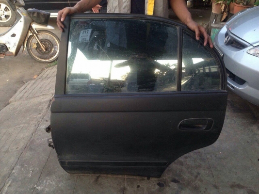 สปอยเล่อร์ฝาท้ายโคโรน่า ท้ายโด่ง และอะไหล่ช่วงท้าย ของแท้มือสอง ต้องเอาไปทำสีใหม่