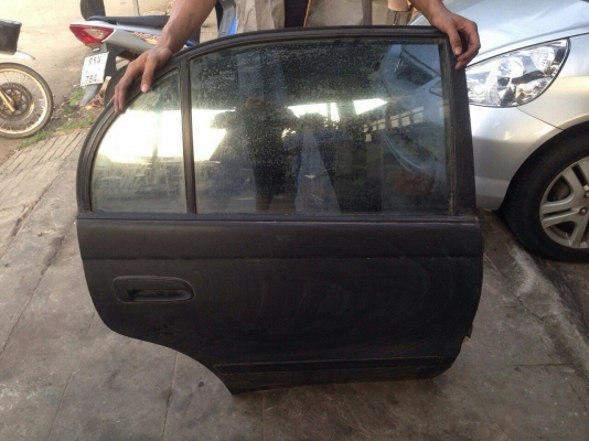 สปอยเล่อร์ฝาท้ายโคโรน่า ท้ายโด่ง และอะไหล่ช่วงท้าย ของแท้มือสอง ต้องเอาไปทำสีใหม่