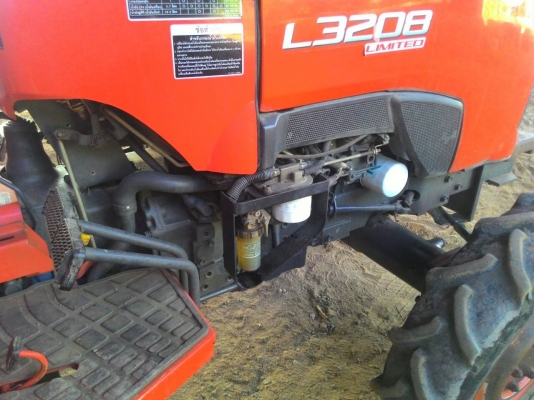 ขายรถไถ KUBOTA L3208 พร้อมผานพรวน ราคา 240,000  ทำงาน 957ชม. มีทะเบียนพร้อมโอน รถอยู่ อ.แกลง ระยอง มีรถขนส่งบริการทั่วไทย  และยังมีอีกหลายรุ่นให้เลือก สนใจสอบถามได้ DC Tractor Rayong 0818618678,0899347475 id line=0818618678 ,,,    id line=carbonthai