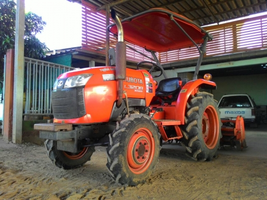 ขายรถไถ KUBOTA L3208 พร้อมผานพรวน ราคา 240,000  ทำงาน 957ชม. มีทะเบียนพร้อมโอน รถอยู่ อ.แกลง ระยอง มีรถขนส่งบริการทั่วไทย  และยังมีอีกหลายรุ่นให้เลือก สนใจสอบถามได้ DC Tractor Rayong 0818618678,0899347475 id line=0818618678 ,,,    id line=carbonthai