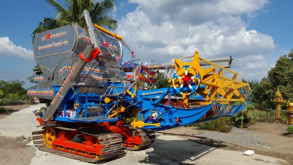 ขายรถเกี่ยวข้าววรพจน์การช่าง