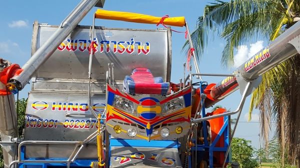 ขายรถเกี่ยวข้าววรพจน์การช่าง