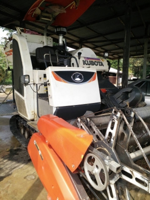 ขายด่วน!!!!รถเกี่ยวข้าวKOBOTA DC70 พร้อมพ่วงลาก 479,000บาท