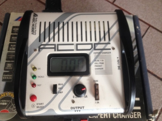 เครื่องชาร์จ ABC HOBBY มือสองสภาพดีใช้งานได้ปกติของตามรูปครับ เครื่องชาร์จ ABC HOBBY มือสองสภาพดีใช้งานได้ปกติของตามรูปครับ