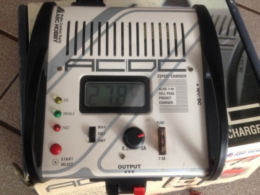 เครื่องชาร์จ ABC HOBBY มือสองสภาพดีใช้งานได้ปกติของตามรูปครับ เครื่องชาร์จ ABC HOBBY มือสองสภาพดีใช้งานได้ปกติของตามรูปครับ