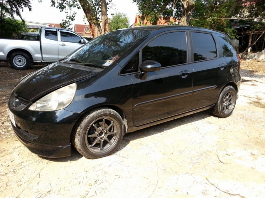 ้honda jazz ปี 05 เครื่อง IDSI เกียร์ออโต้ ไม่มีแก๊ส