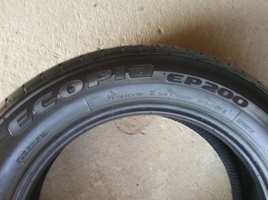 ยางBRIDGESTONE รุ่น Ecopia EP200 .185 60R15 ลงพื้นจริงปี2015  สภาพสวยมากๆ ดอกเยอะมากๆ