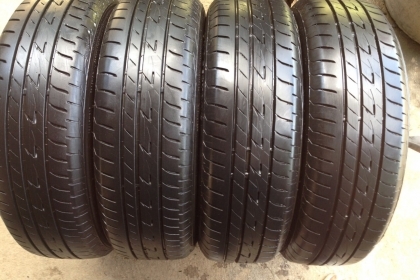 ยางBRIDGESTONE รุ่น Ecopia EP200 .185 60R15 ลงพื้นจริงปี2015  สภาพสวยมากๆ ดอกเยอะมากๆ