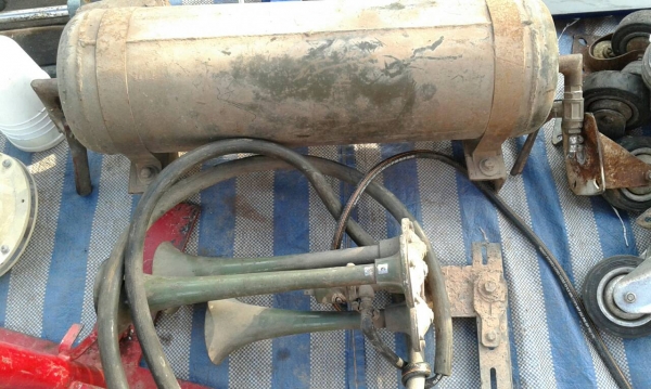 แตรลม พร้อมถังลม แตรลม พร้อมถังลม