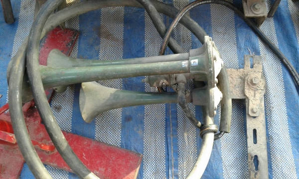 แตรลม พร้อมถังลม แตรลม พร้อมถังลม