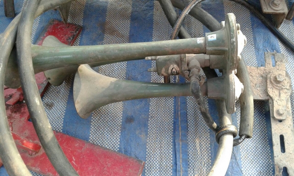 แตรลม พร้อมถังลม แตรลม พร้อมถังลม