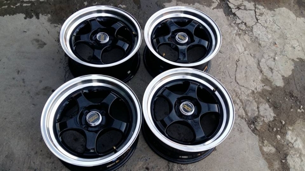 ขายล้อแม็ก มือ2 w work s1 15" สีดำขอบเงา สนใจติดต่อ ตาเล็ก ล้อและยาง 081-3747940