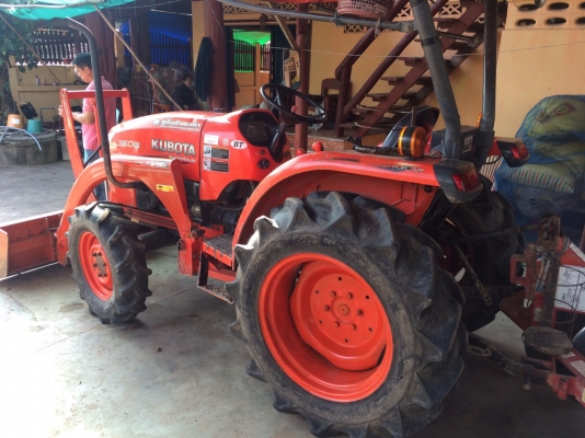 ขายรถไถ36 แรง พร้อมอุปกรณ์3ชิ้น ขายรถไถ36 แรง พร้อมอุปกรณ์3ชิ้น