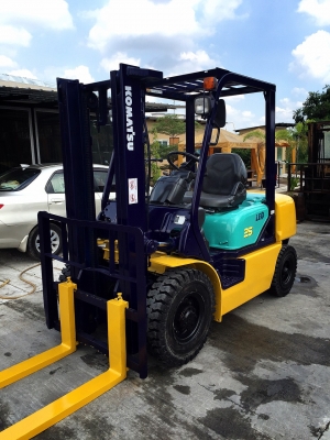 ขายรถนำเข้า Komatsu รุ่น12 ขนาด2.5ตัน ดีเซล เกียร์ออร์โต้ ยก3เมตร