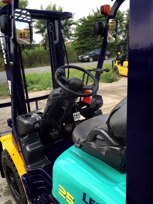 ขายรถนำเข้า Komatsu รุ่น12 ขนาด2.5ตัน ดีเซล เกียร์ออร์โต้ ยก3เมตร