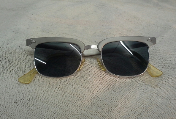 อภิมหาเทพแว่นตาตัวพ่อบิดา  รุ่นหายาก!  ซุปเปอร์ซีรี่!  ทองขาว! (White Gold)  AO American Optical alum. USA 10-12KGF.