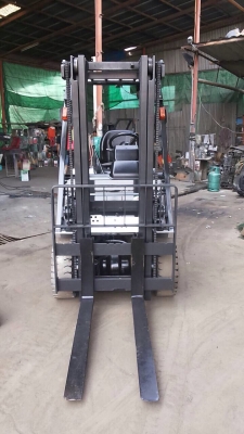 รถยกนิสสันรุ่นล่าสุดยก 1.5 ตัน เสาสูง 3 เมตร เกียร์ออโต้ เครื่องเบนซินตืดแก๊สเรียบร้อย