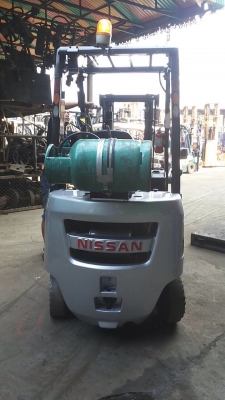 รถยกนิสสันรุ่นล่าสุดยก 1.5 ตัน เสาสูง 3 เมตร เกียร์ออโต้ เครื่องเบนซินตืดแก๊สเรียบร้อย