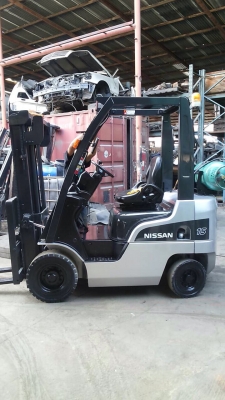 รถยกนิสสันรุ่นล่าสุดยก 1.5 ตัน เสาสูง 3 เมตร เกียร์ออโต้ เครื่องเบนซินตืดแก๊สเรียบร้อย