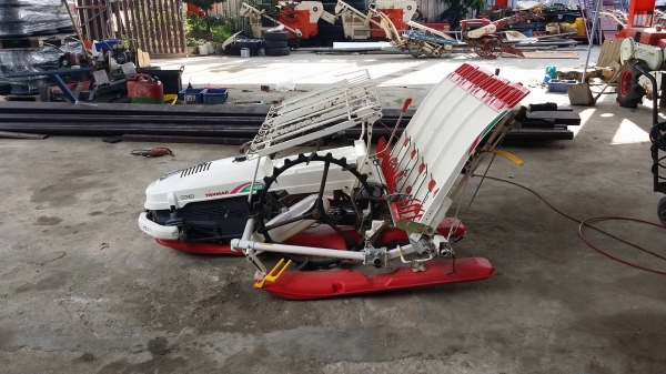 นำเข้าจากญี่ปุ่น รถดำนา YANMAR รุ่น AP400 เก่าญี่ปุ่น ดำนา 4 แถว  ขนาดกระทัดรัด สภาพสวย