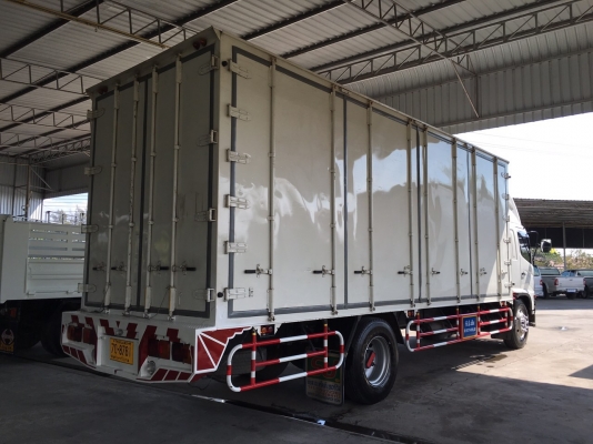 ขาย6ล้อHINO.MAGA Euro3.QDR. ซีรี่ย์500คอมมอลเรล 220เเรงรถห้างเเท้ตู้เเห้ง10บานเปิดได้รอบไม่มีเสากลางช่วงยาว7.20เมตรภายในสีดำปี2557(2014)ใช้งานได้เลยรถสภาพสวยราคา1,490,000จัดไฟเเนนท์ได้ครับสนใจดูรถได้ที่เต็นท์รถ JJ.AUTOCAR 2 หลังวัดจันทรารามติดถนนเพชรเกษมห