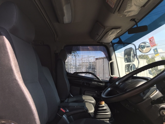 ขาย6ล้อHINO.MAGA Euro3.QDR. ซีรี่ย์500คอมมอลเรล 220เเรงรถห้างเเท้ตู้เเห้ง10บานเปิดได้รอบไม่มีเสากลางช่วงยาว7.20เมตรภายในสีดำปี2557(2014)ใช้งานได้เลยรถสภาพสวยราคา1,490,000จัดไฟเเนนท์ได้ครับสนใจดูรถได้ที่เต็นท์รถ JJ.AUTOCAR 2 หลังวัดจันทรารามติดถนนเพชรเกษมห