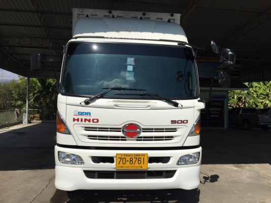 ขาย6ล้อHINO.MAGA Euro3.QDR. ซีรี่ย์500คอมมอลเรล 220เเรงรถห้างเเท้ตู้เเห้ง10บานเปิดได้รอบไม่มีเสากลางช่วงยาว7.20เมตรภายในสีดำปี2557(2014)ใช้งานได้เลยรถสภาพสวยราคา1,490,000จัดไฟเเนนท์ได้ครับสนใจดูรถได้ที่เต็นท์รถ JJ.AUTOCAR 2 หลังวัดจันทรารามติดถนนเพชรเกษมห