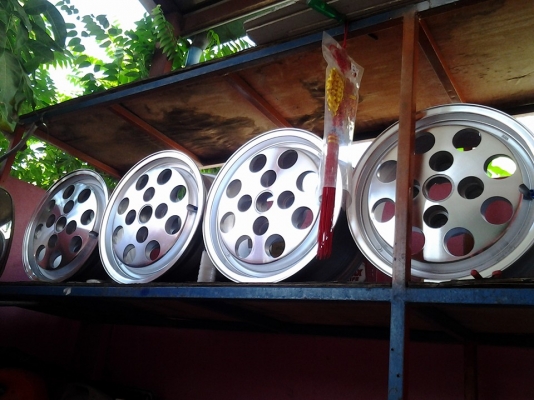 ล้อ 4 รู 110 ขอบ 13 ทำสี ปัดเงาใหม่แล้ว