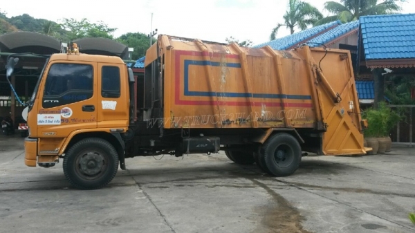 รถบรรทุกขยะ 6 ล้อแบบอัดท้าย ISUZU FTR รถปี 2551