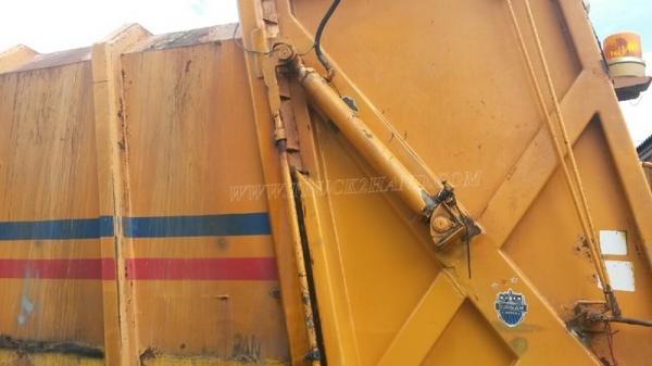 รถบรรทุกขยะ 6 ล้อแบบอัดท้าย ISUZU FTR รถปี 2551