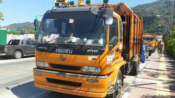 รถบรรทุกขยะ 6 ล้อแบบอัดท้าย ISUZU FTR รถปี 2551