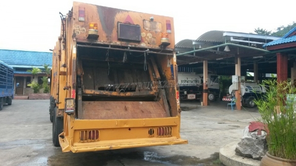 รถบรรทุกขยะ 6 ล้อแบบอัดท้าย ISUZU FTR รถปี 2551