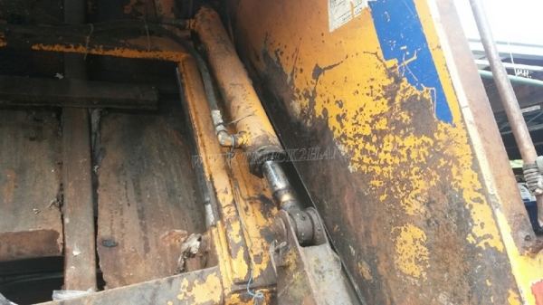 รถบรรทุกขยะ 6 ล้อแบบอัดท้าย ISUZU FTR รถปี 2551