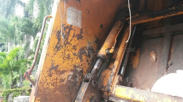 รถบรรทุกขยะ 6 ล้อแบบอัดท้าย ISUZU FTR รถปี 2551