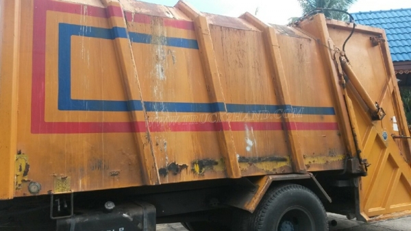 รถบรรทุกขยะ 6 ล้อแบบอัดท้าย ISUZU FTR รถปี 2551